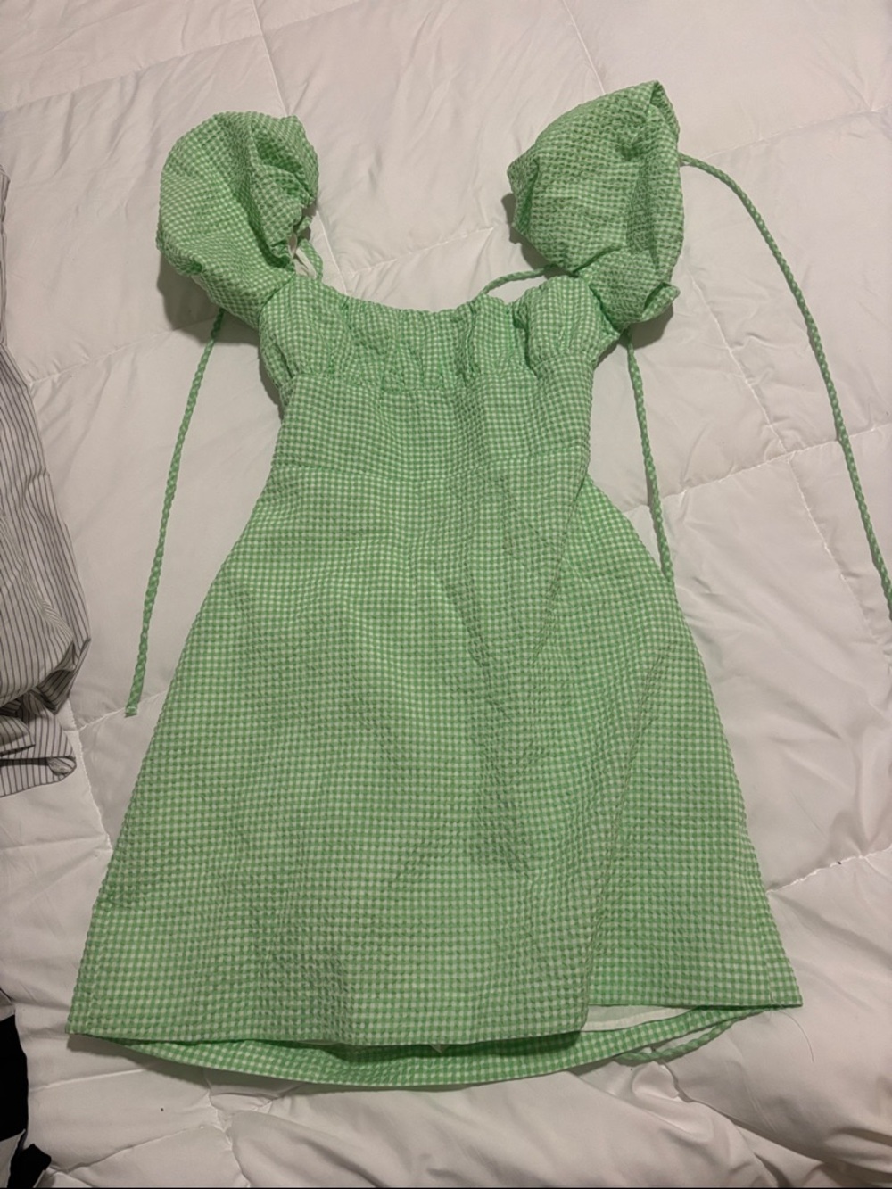 New Zara  Puff-Sleeve Gingham Dress in Light Green